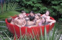 Die PigPot Pool Badewanne mit Kinder.